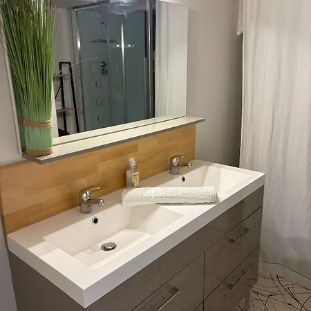 Apartment Les Glaneuses - 2 En Centre Bourg De 4 A 10 Personnes A 3 Min Du Puy Dufou Les Épesses