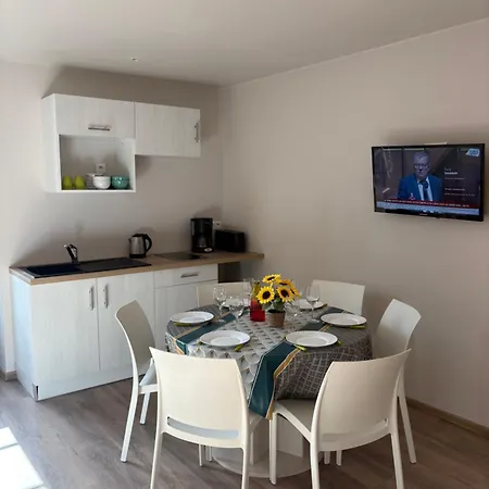 Les Glaneuses - 2 En Centre Bourg De 4 A 10 Personnes A 3 Min Du Puy Dufou