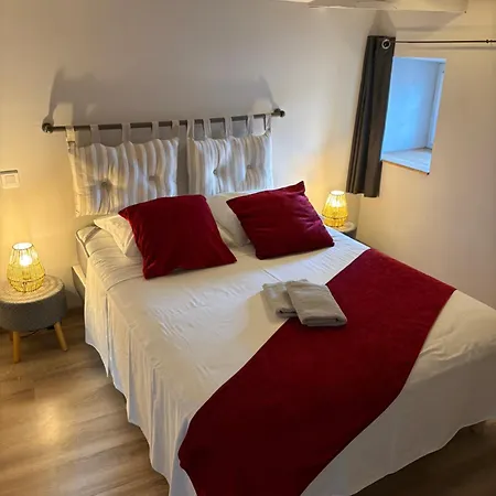 Appartement Les Glaneuses - 2 En Centre Bourg De 4 A 10 Personnes A 3 Min Du Puy Dufou Les Épesses