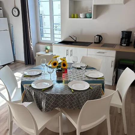 Les Glaneuses - 2 En Centre Bourg De 4 A 10 Personnes A 3 Min Du Puy Dufou Appartement Les Épesses