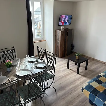 Les Des Glaneuses - Centre Bourg à 3 Min Du Puy Dufou Appartement Les Épesses
