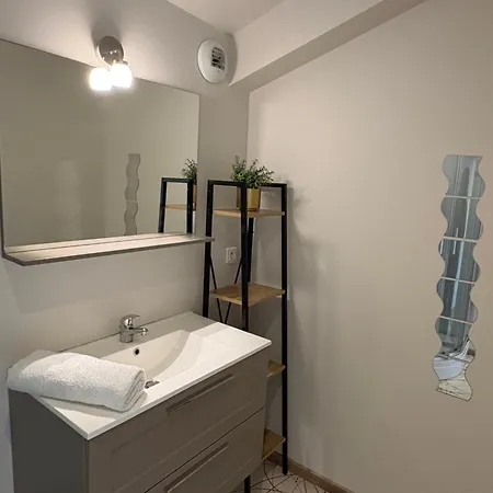 Apartment Les Glaneuses - 2 En Centre Bourg De 4 A 10 Personnes A 3 Min Du Puy Dufou