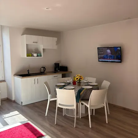 Apartment Les Glaneuses - 2 En Centre Bourg De 4 A 10 Personnes A 3 Min Du Puy Dufou Les Épesses