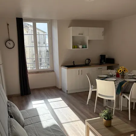 Appartement Les Glaneuses - 2 En Centre Bourg De 4 A 10 Personnes A 3 Min Du Puy Dufou Les Épesses