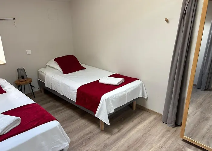 Les Glaneuses - 2 En Centre Bourg De 4 A 10 Personnes A 3 Min Du Puy Dufou Апартаменты *