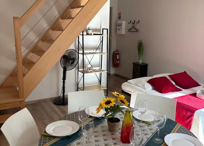 Апартаменты Les Glaneuses - 2 En Centre Bourg De 4 A 10 Personnes A 3 Min Du Puy Dufou